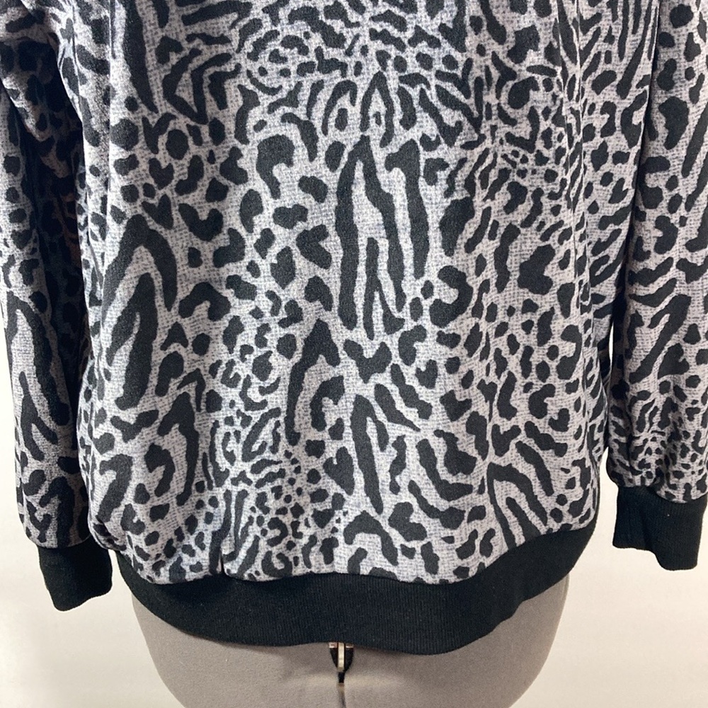 Secret Treasures Top Women Size S Animal Print Cozy Velour Soft Stretch - Picture 6 of 9